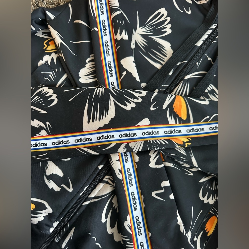 Women’s Adidas x Farm Rio Butterfly Print Track Jacket size Large - Picture 3 of 6